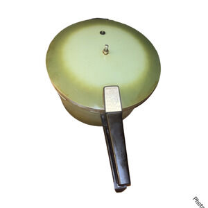Vintage Presto Pressure Cooker Model 409A 4 Qt Avocado Green Cooker only